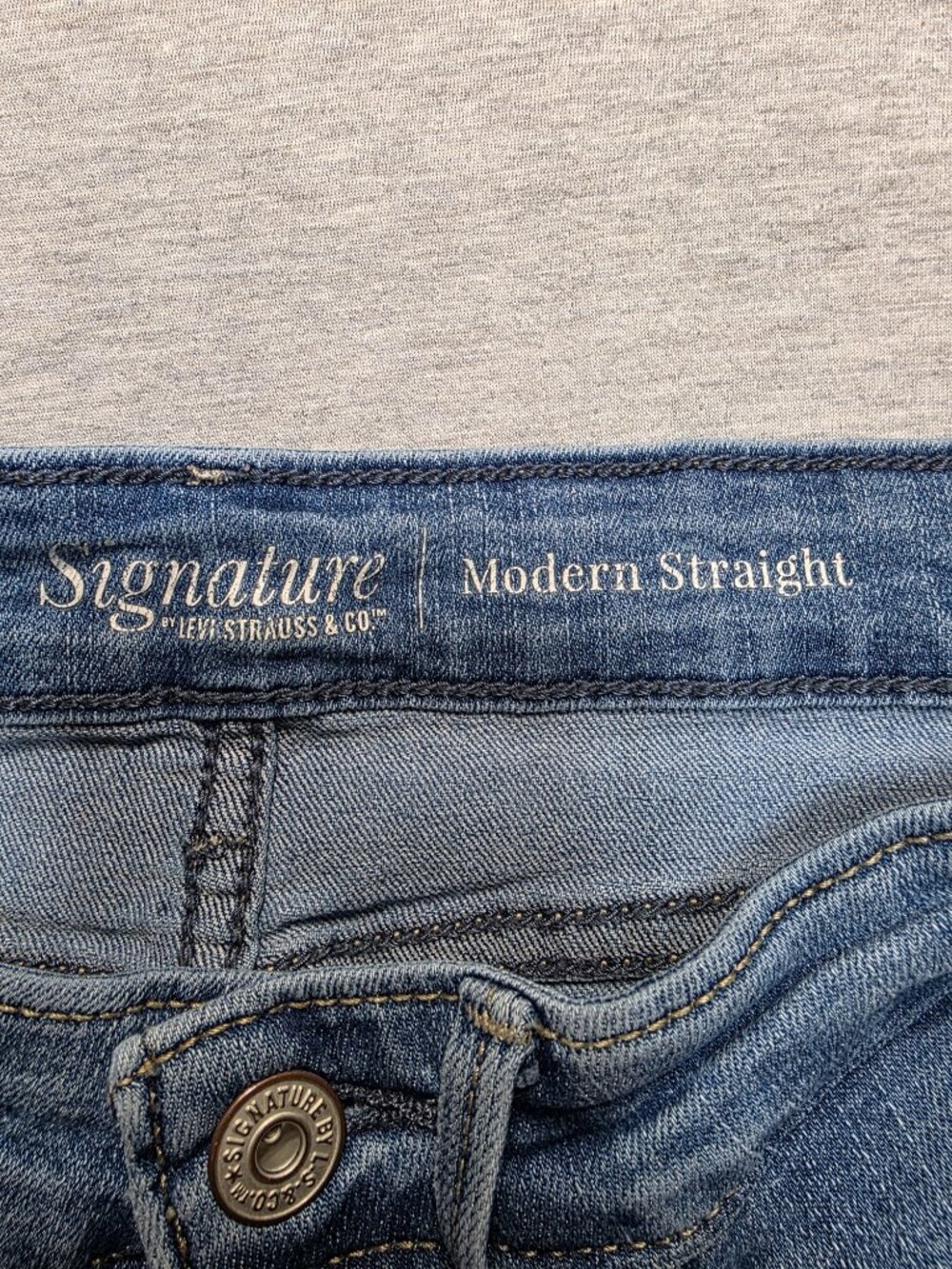 Signature by Levi Strauss Modern Straight Jeans 4S 27x30 Light Wash - Picture 3 of 6